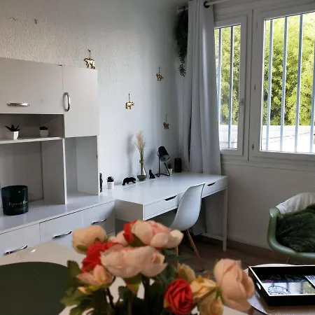 Studio Near Parking With Wifi Center Apartment