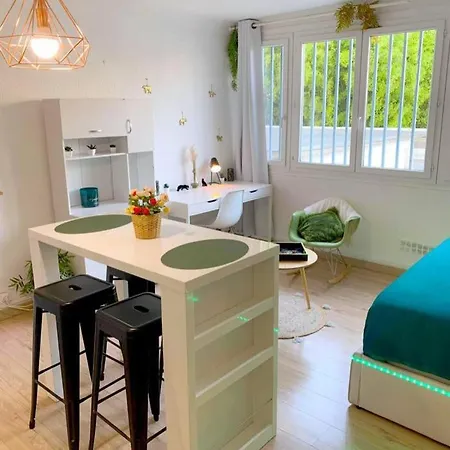 Studio Near Parking With Wifi Center *